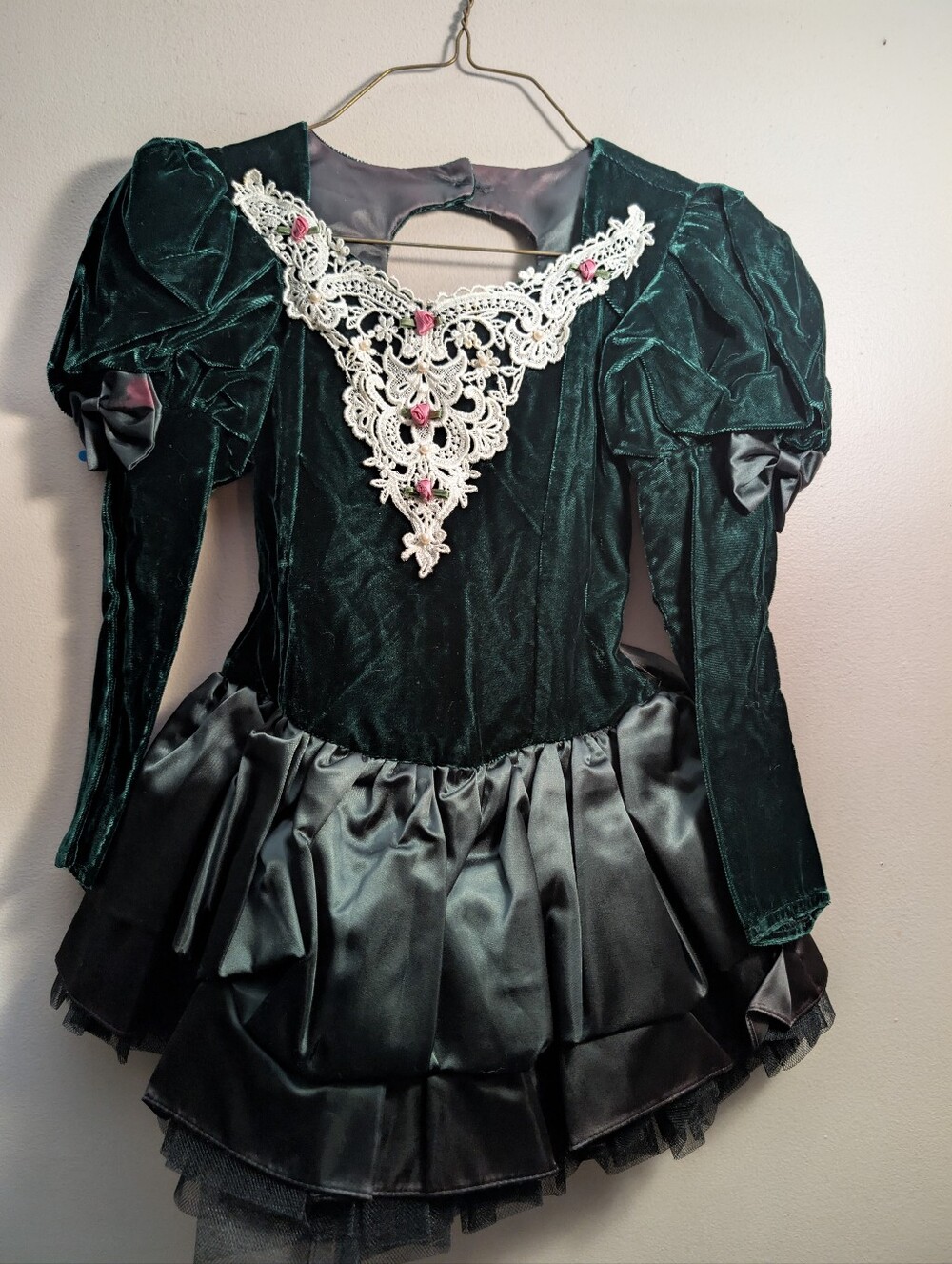 Children's Dark Green Velvet Princess Dress with Lace Accents